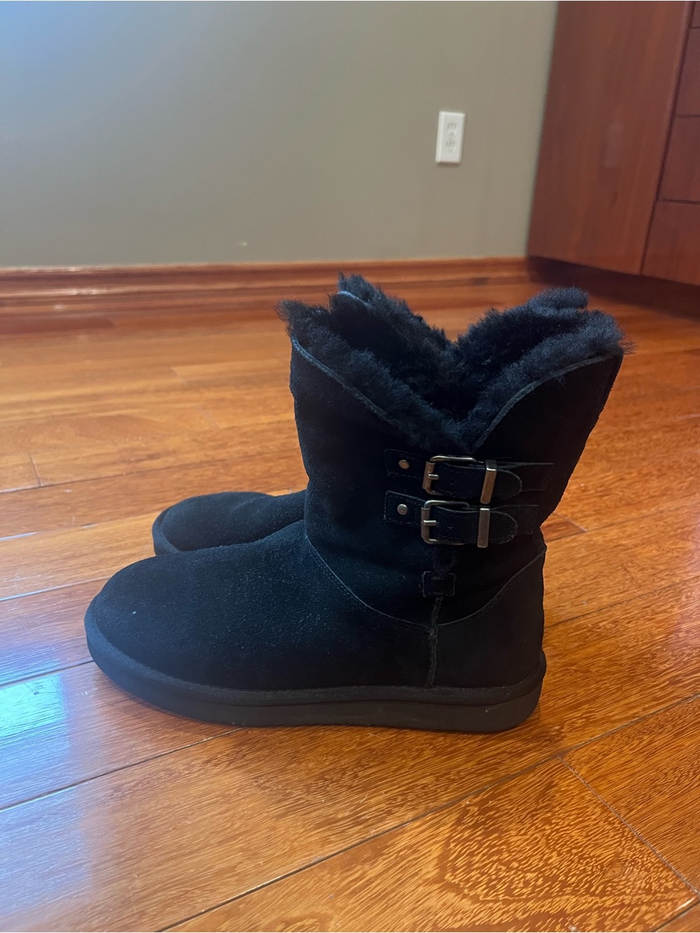 Black ugh boots